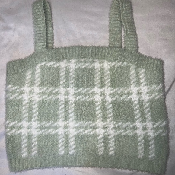 PacSun Tops - Fluffy green crop top